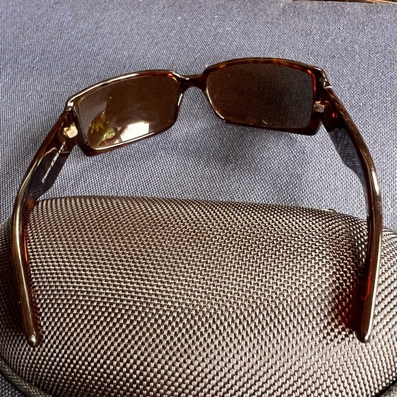 GUCCI SUNGLASSES IN EXCELLENT USED CONDITION - Picture 10 of 13